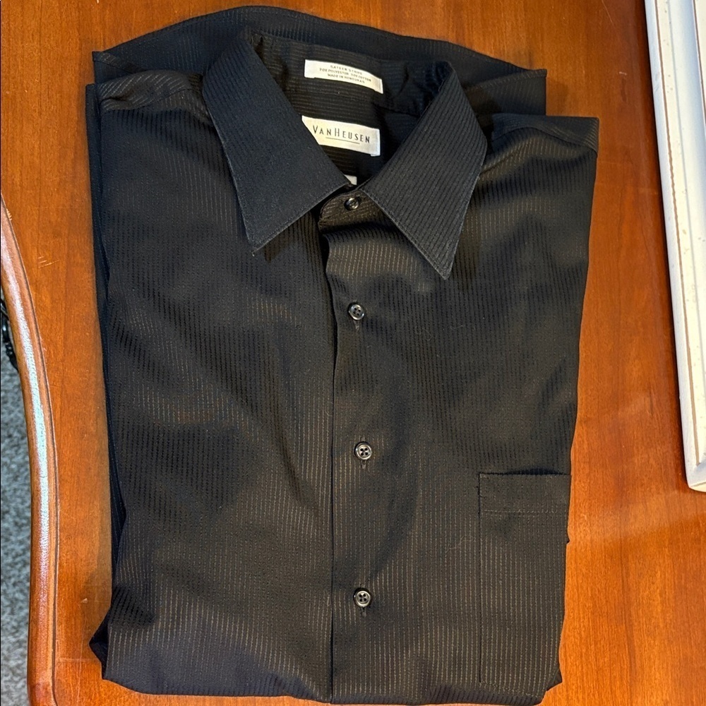 Van Heusen Men's Dark Charcoal/Black Dress Shirt XL 17” neck